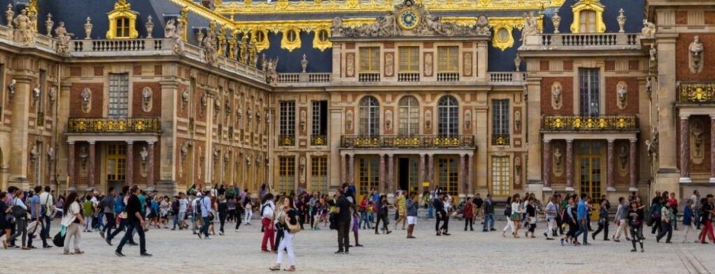 Versailles statues come alive with AI technology