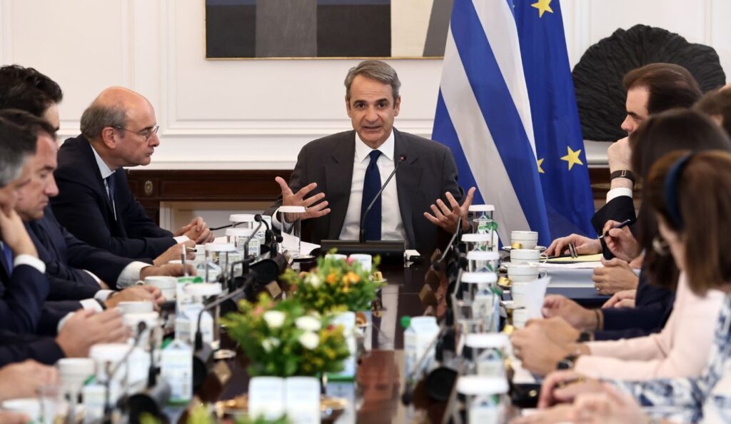 Greek government launches major counteroffensive with €1.5B package