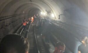 London: Metro passengers trapped for hours, forced to walk on tracks