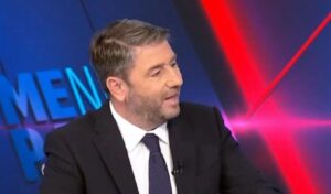 PASOK leader Androulakis fires back at party critics amid internal tensions