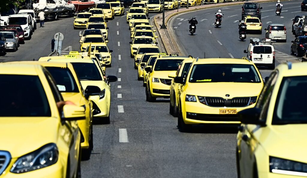 Athens taxi drivers announce 18-hour strike from Sunday midnight