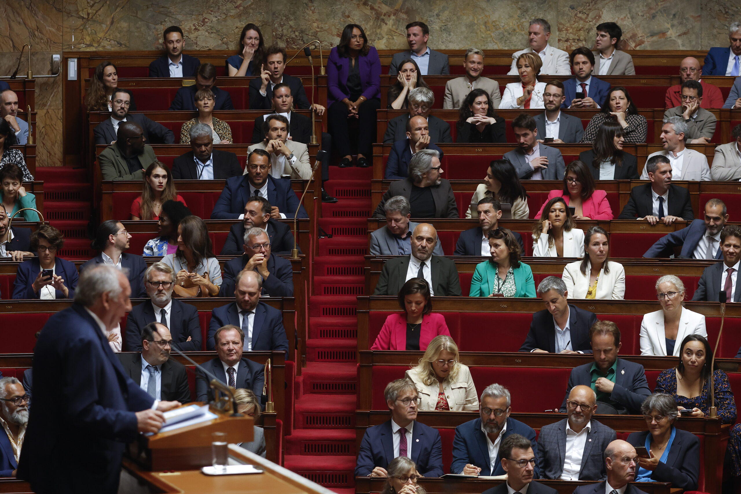 Political earthquake in France after... "adieu" to Bayrou government