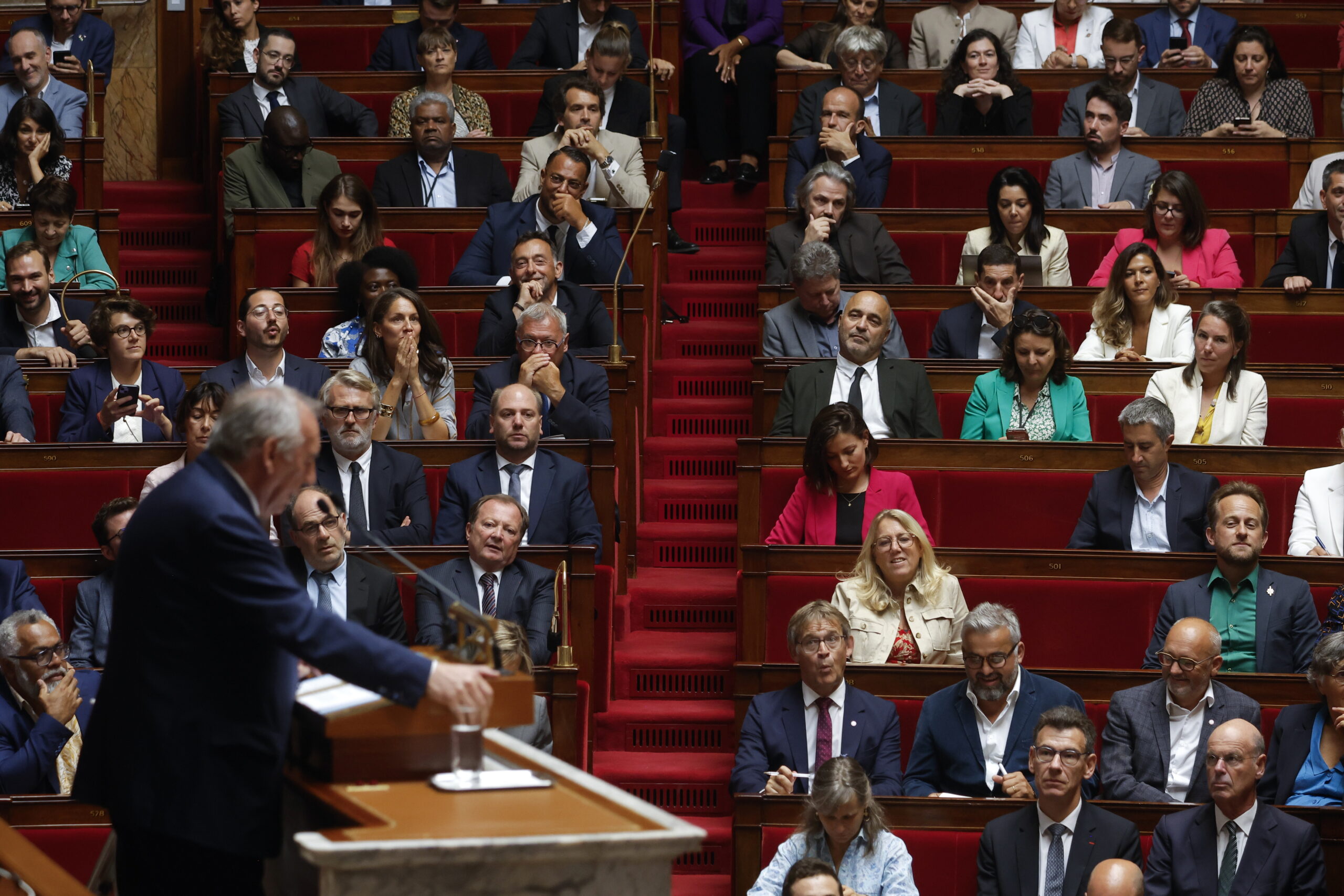 Political earthquake in France after... "adieu" to Bayrou government