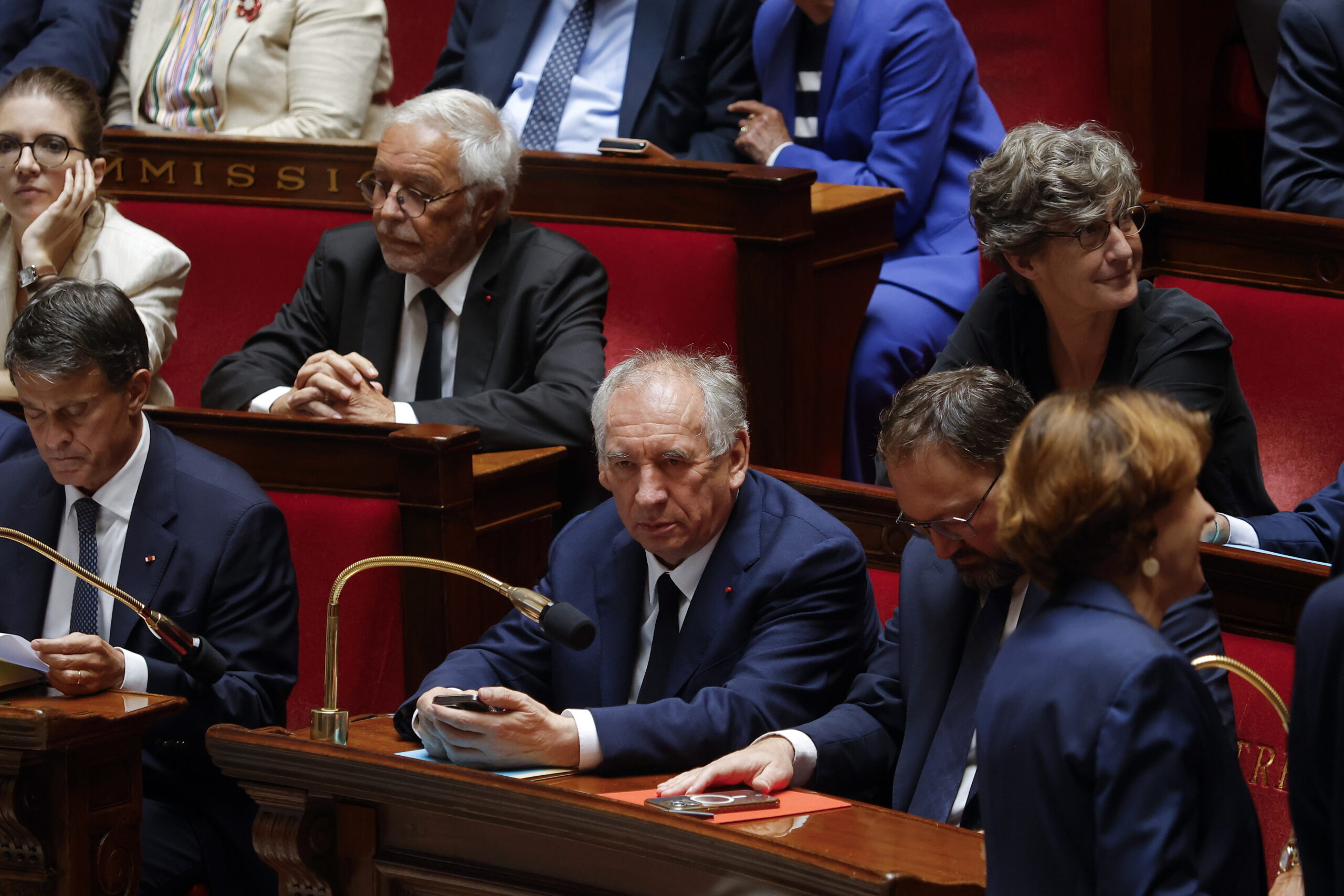 Political earthquake in France after... "adieu" to Bayrou government