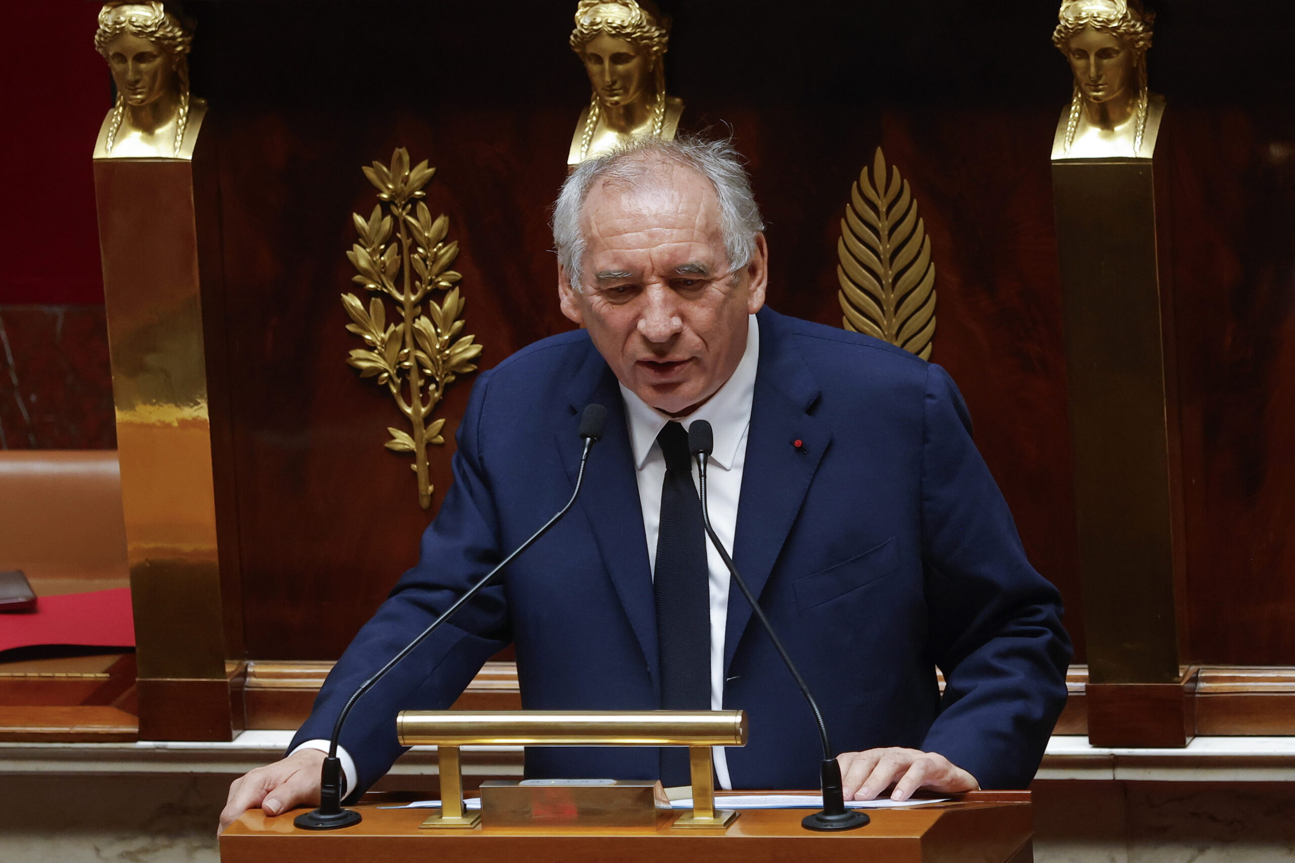 Political earthquake in France after... "adieu" to Bayrou government