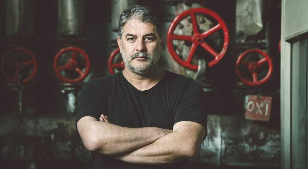 Vasilis Bisbikis reports to traffic police after damaging 10 cars