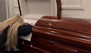 Charlie Kirk’s widow collapses over coffin in heartbreaking farewell