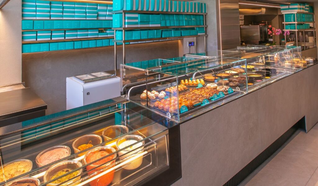 Choureal opens new store in Glyfada – Chain expands with world’s first tailor-made profiterole concept