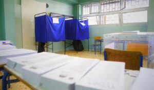Palmos poll: New Democracy leads by 15+ points as voters question Mitsotakis’ tax relief measures