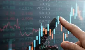 Greece returns to markets with 10-year bond reissuance