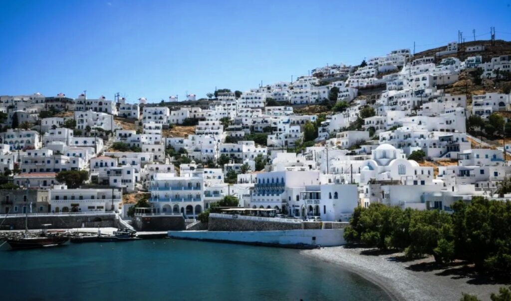 French media praise Greek islands as authentic alternatives to mass tourism