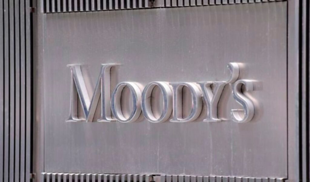 Credit rating agencies cautious on Greece despite positive outlook