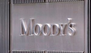 Credit rating agencies cautious on Greece despite positive outlook