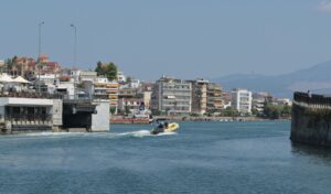 Violent cemetery brawl in Chalkida: Man attacked with shovel