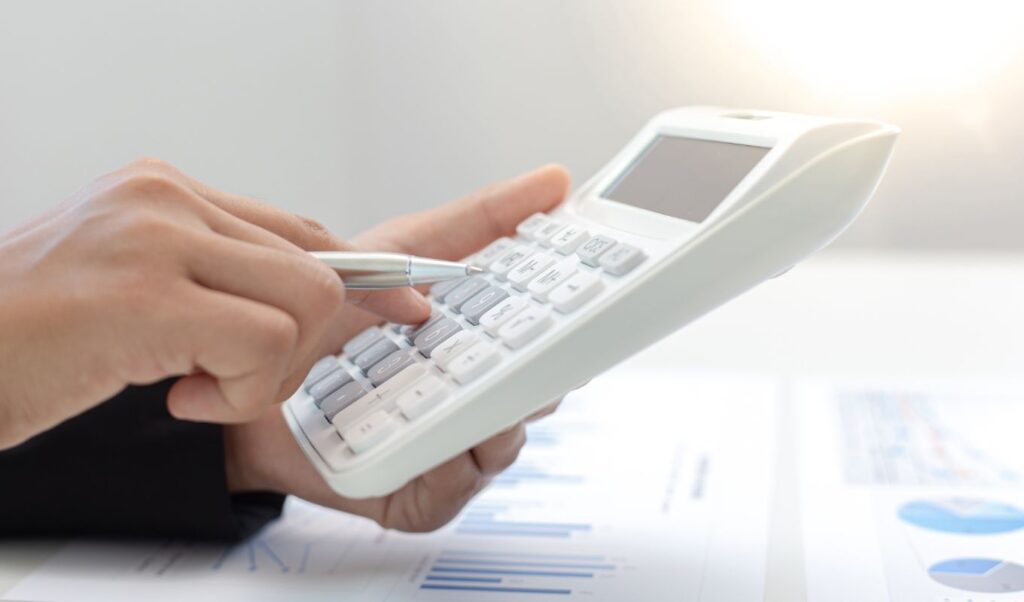 Greece posts €8.7bn surplus in 8 months as tax revenue hits €46.7bn