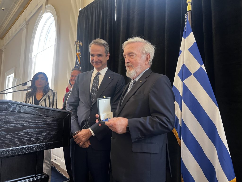 Prime Minister Kyriakos Mitsotakis honored, among others, veteran journalist and author Nicholas Gage at the event held at the Union League Club