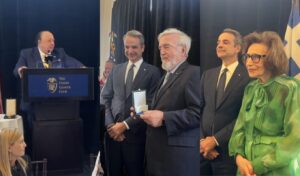 Mitsotakis honors five prominent Greek Americans in New York