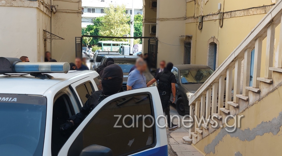 Cretan mafia leaders appear before investigator over blackmail charges