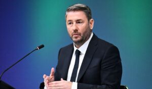 PASOK brings amendment on servicers, funds and Swiss franc to Parliament