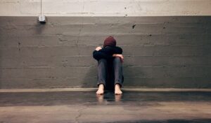 Patras: “Kiss my feet or I’ll stab you” – teens force 13-year-old