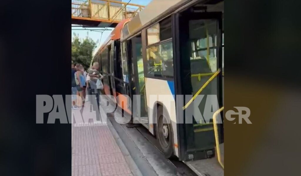 Bus crashes with tram in Piraeus – Traffic disruption reported