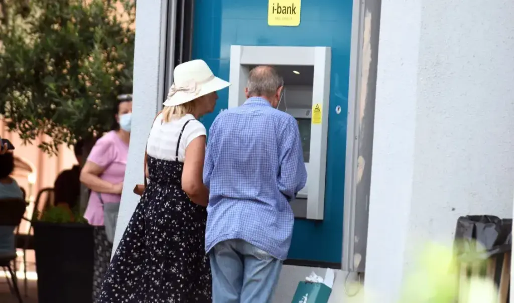 Greek pensions: 200,000 retirees to get increases in 2026
