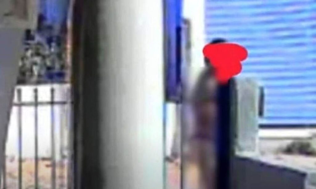 Shock in Spata: Naked exhibitionist harasses mothers and children