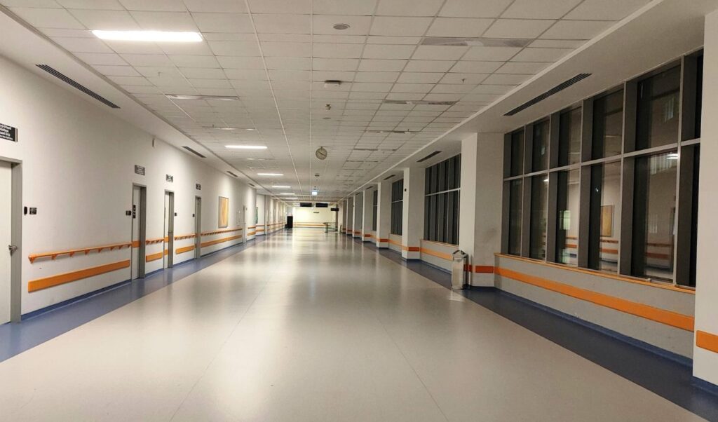 Major public hospital director arrested for demanding bribes up to €4,000