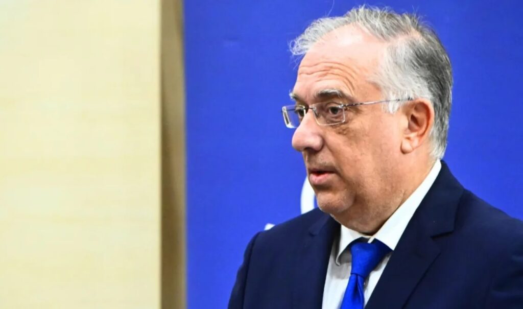 Greek minister announces stable school supply prices, food cuts