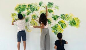 Terra Creta volunteers paint elementary school with love