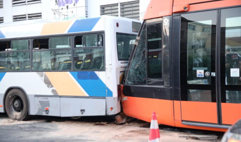 Piraeus: Investigation into tram-bus collision underway