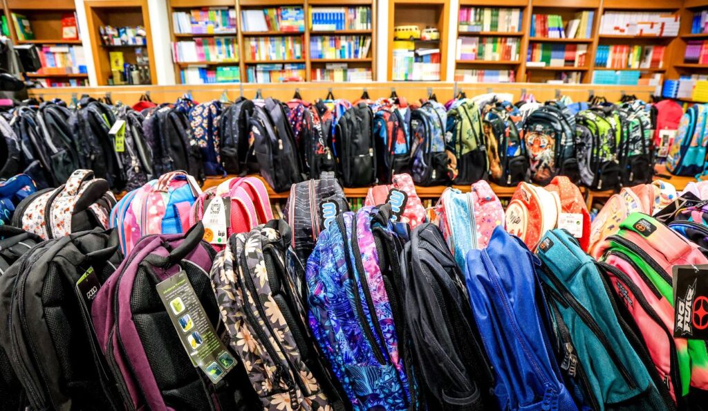 “Heavy” bill for school supplies – Over €300 for families with multiple children (Video)