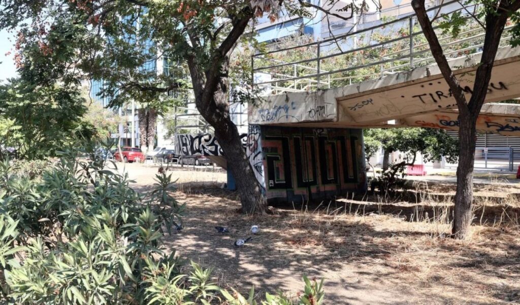 Athens: Mother arrested after baby found in supermarket cart