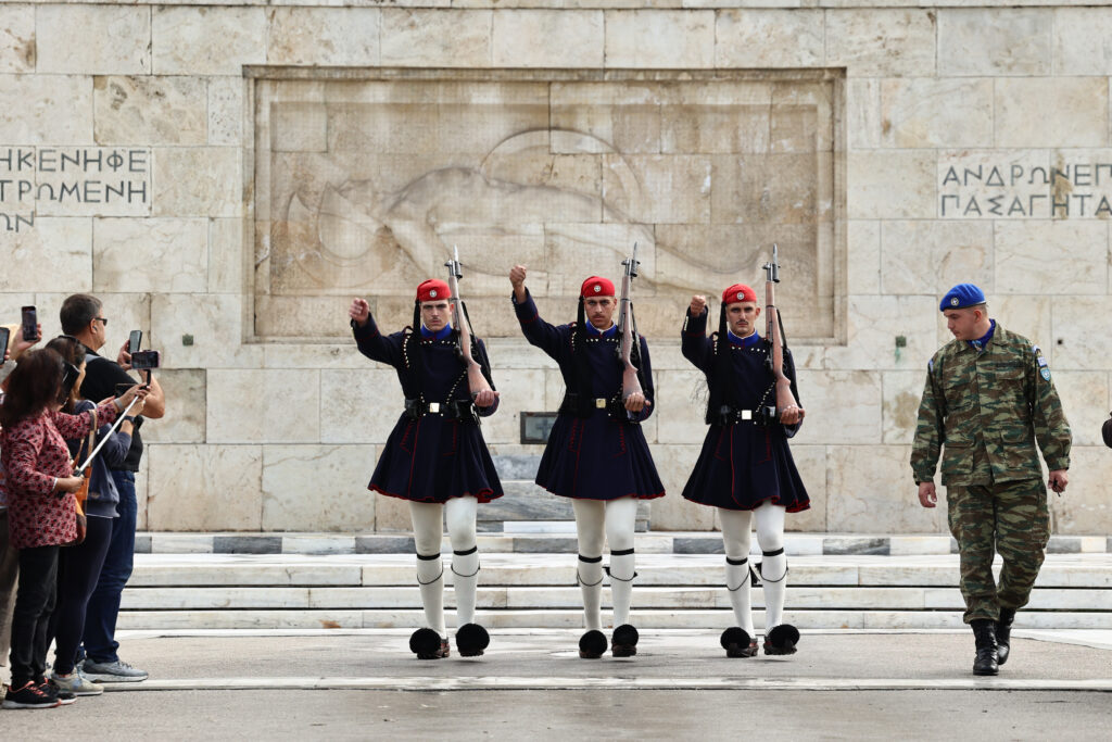 Tomb of the Unknown Soldier controversy: Government-Doukas feud escalates over monument cleaning dispute