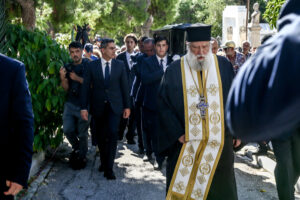 Dionysis Savvopoulos funeral: “Synnefola” and “Let the dances continue” accompany Greece’s legendary composer to his final rest