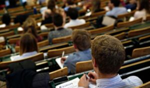 Greece expels 335,000 eternal students from universities by December