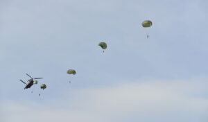 Nikos Dendias reveals true reason behind paratrooper school commander’s resignation