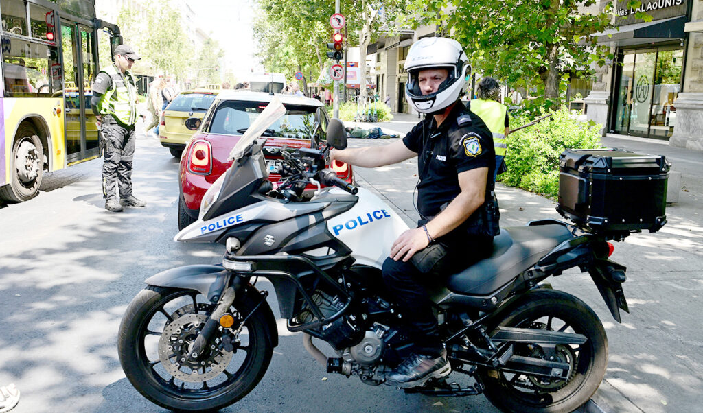 Thessaloniki taxi driver admits guilt in police motorcycle hit-and-run