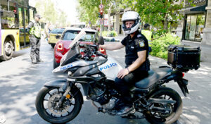 Thessaloniki taxi driver admits guilt in police motorcycle hit-and-run