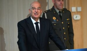 Dendias: Minister to attend Parliament normally, will vote on amendment