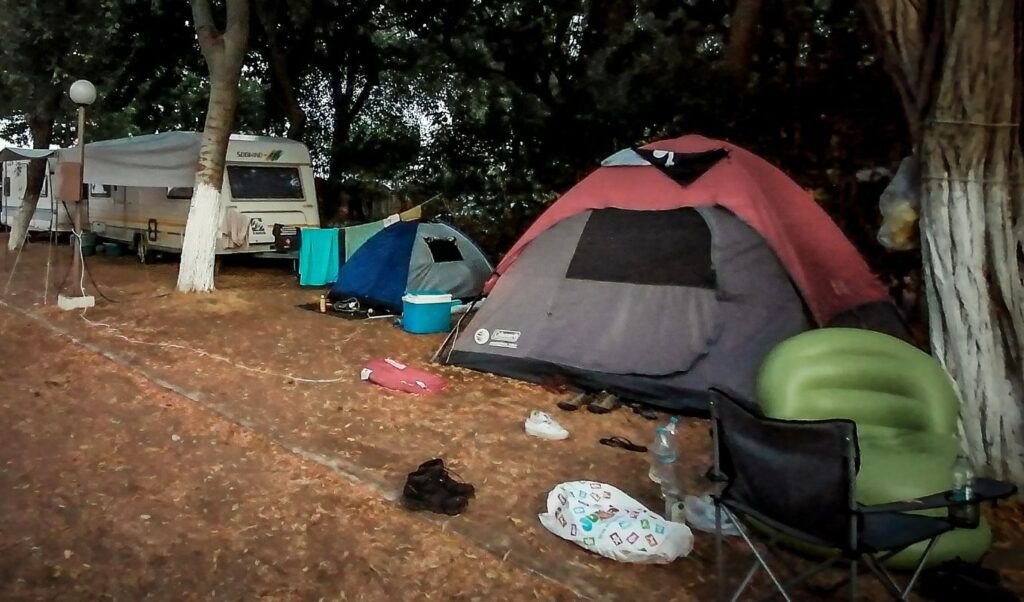 Double murder in Finikounda: Suspect sought in Athens after camping owner and manager killed