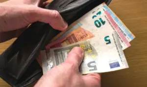 Christmas benefits: Military, renters and pensioners to receive €1B