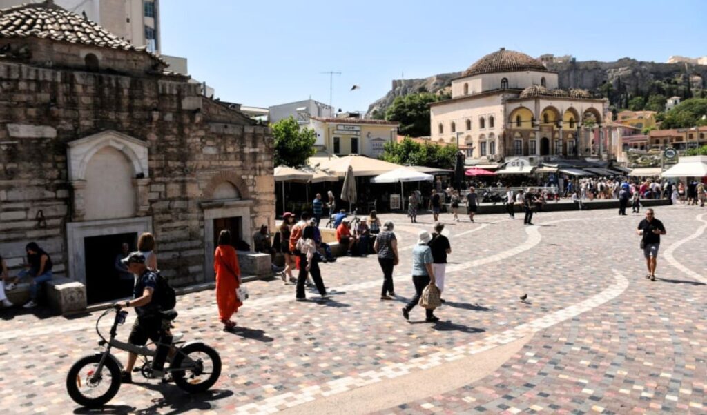 Sakis Arnaoutoglou weather forecast: Limited rainfall for October 28, extended summer weather ahead