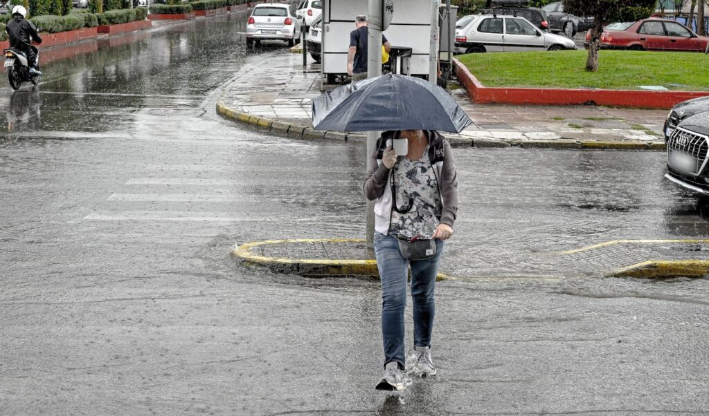 Storm hits Athens: Heavy rain begins as weather system targets Greece