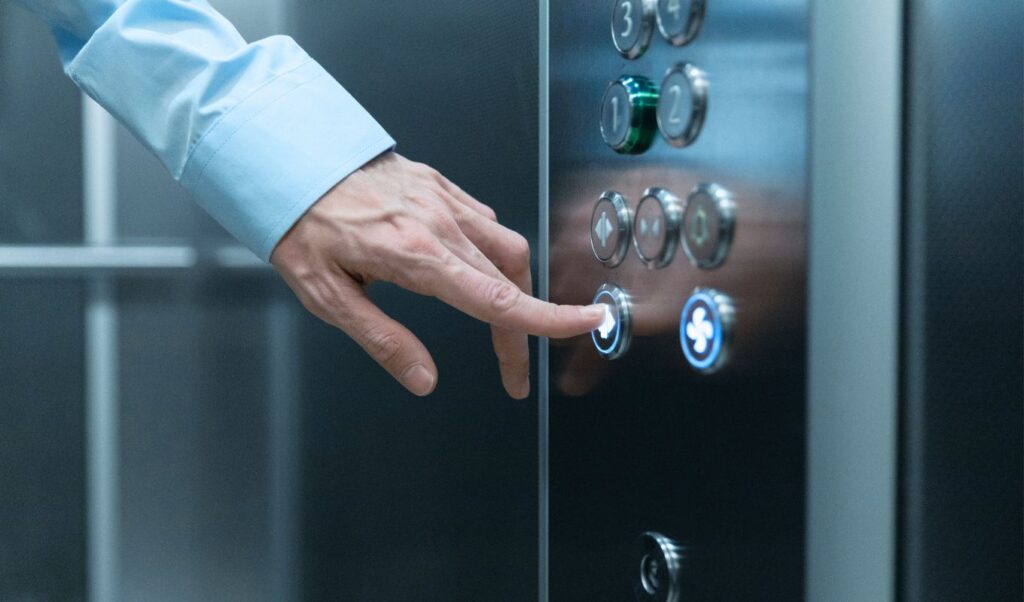 Elevator cartel drives up prices: demanding €8,000 for upgrades