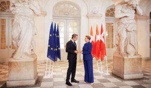 Mitsotakis fights double battle in Brussels for EU defense funding