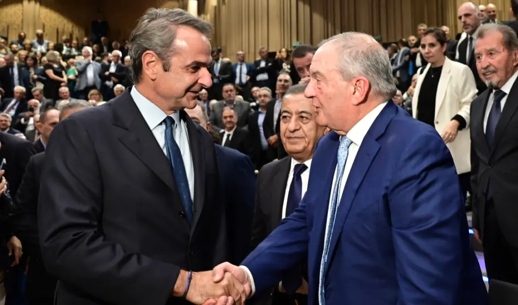Mitsotakis and Karamanlis reunite at Stylianidis book launch, Samaras absent