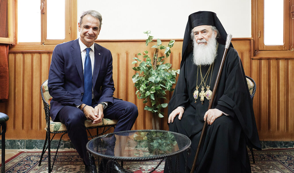 Mitsotakis attends Archbishop Symeon’s enthronement at Mount Sinai