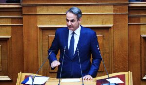 Mitsotakis launches diplomatic counteroffensive in Parliament after Egypt Peace Summit participation