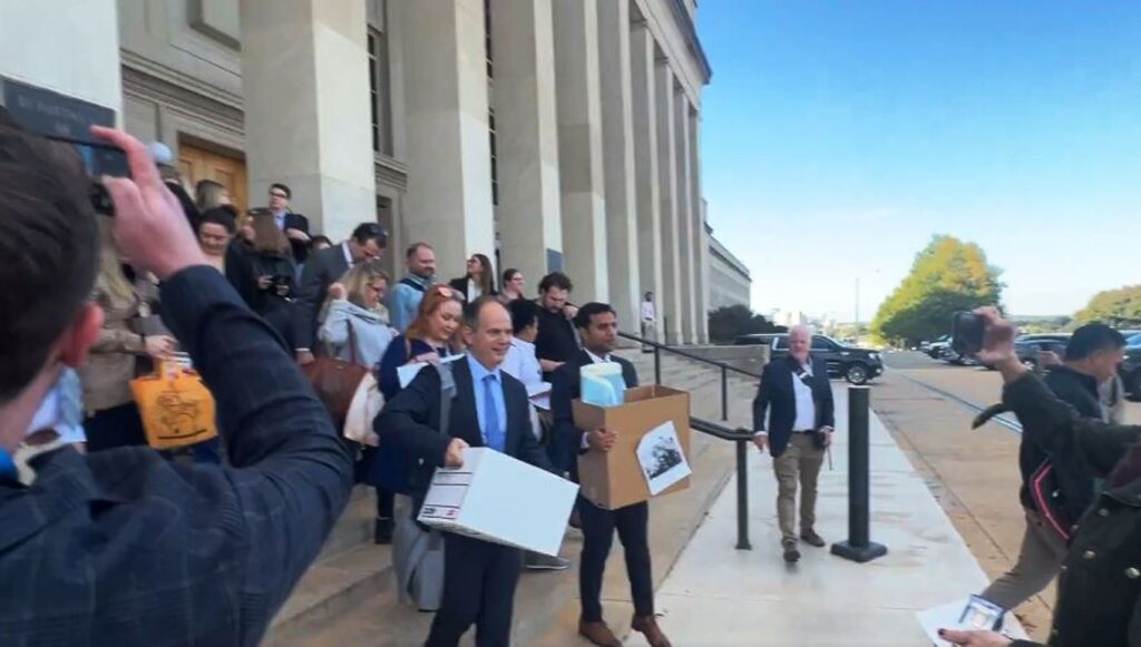 Pentagon press corps revolt: Dozens of reporters walk out over new restrictions